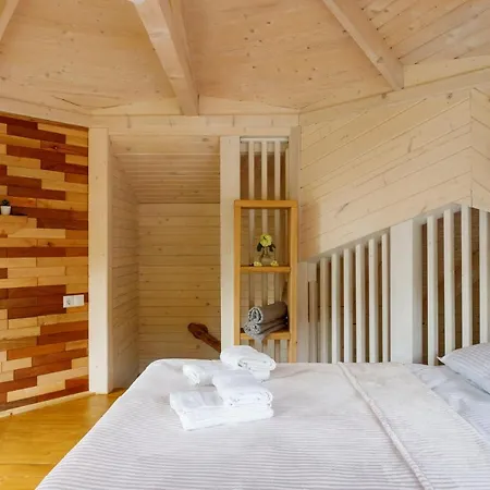 хата різьбяра - закуток 4*