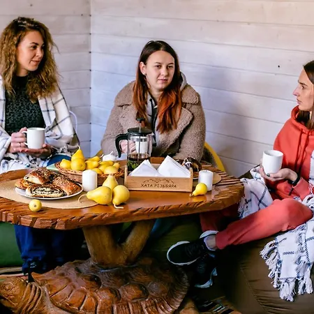 хата різьбяра - закуток 4*